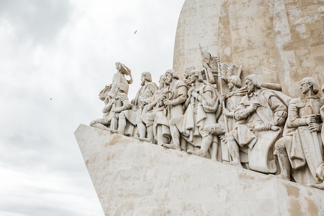 Photo d'une partie du monument Padrão dos Descobrimentos éré à la mémoire des navigateurs