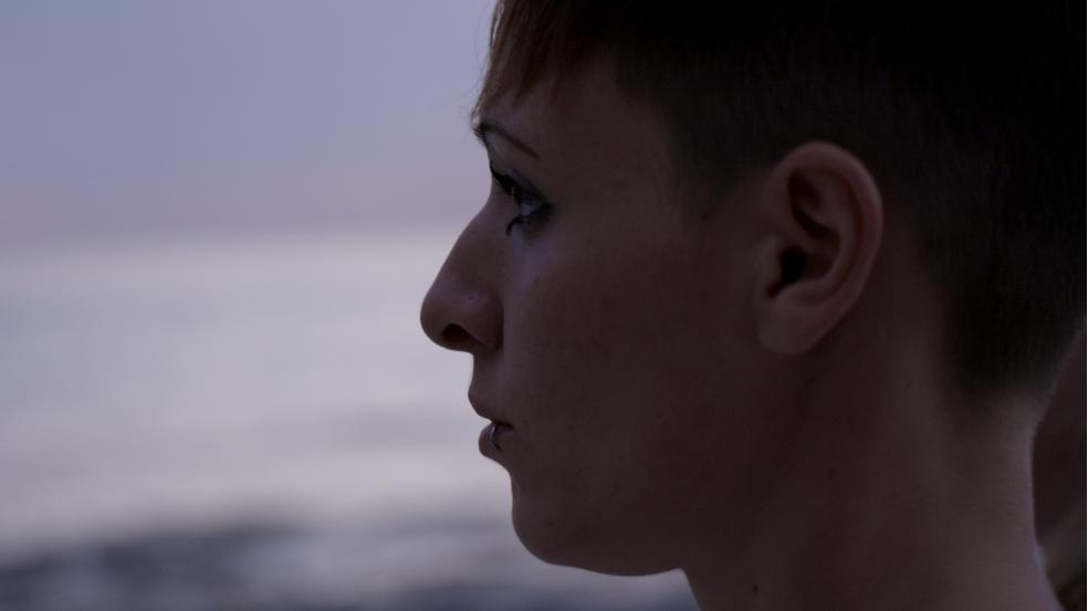 Femme de profil