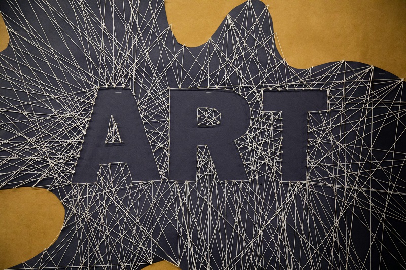 ficelle dessinant le mot Art